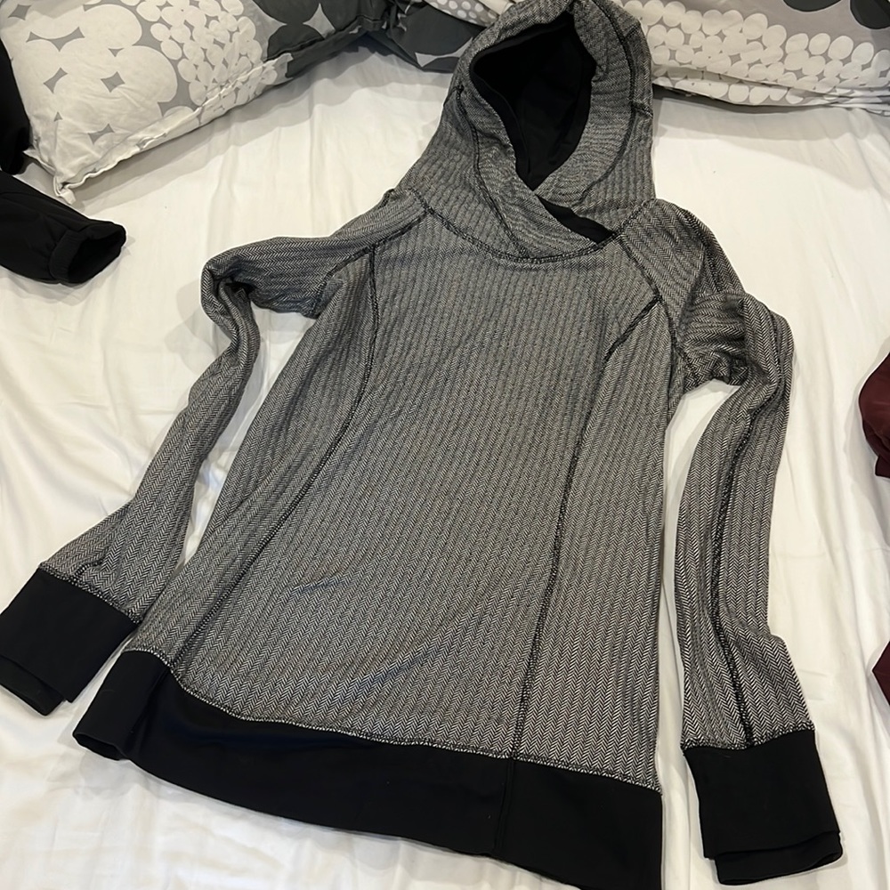Like new.  Lululemon pullover. very cute